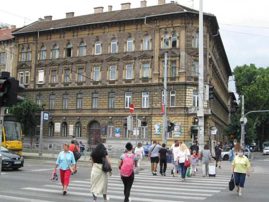 Lavender Apartment Near Heroes' Square & Puskas Stadium Budapeste Exterior foto